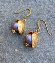 Load image into Gallery viewer, Peek-a-boo shell earring