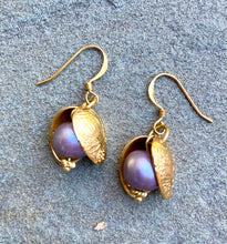 Load image into Gallery viewer, Peek-a-boo shell earring