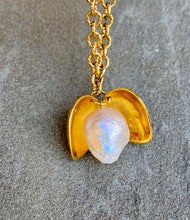 Load image into Gallery viewer, The pearl surprise Necklace