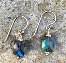 Load image into Gallery viewer, Labradorite Spark Earring