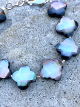 Load image into Gallery viewer, Abalone clover bracelet